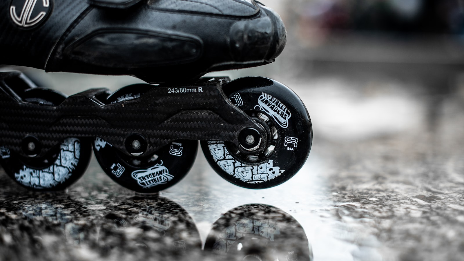 Lirik dan Makna “Rollerblade” No Na yang Viral di TikTok 2026